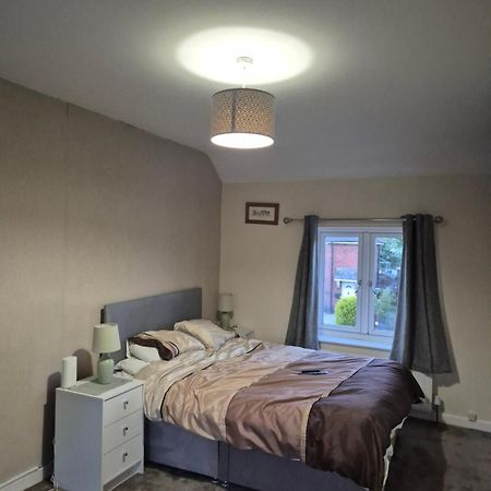 Accomadation Wrexham Esterno foto