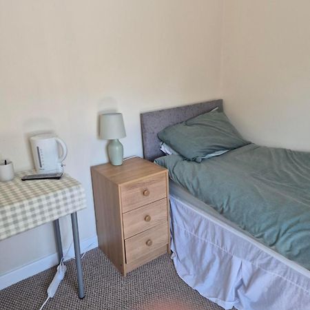 Accomadation Wrexham Esterno foto