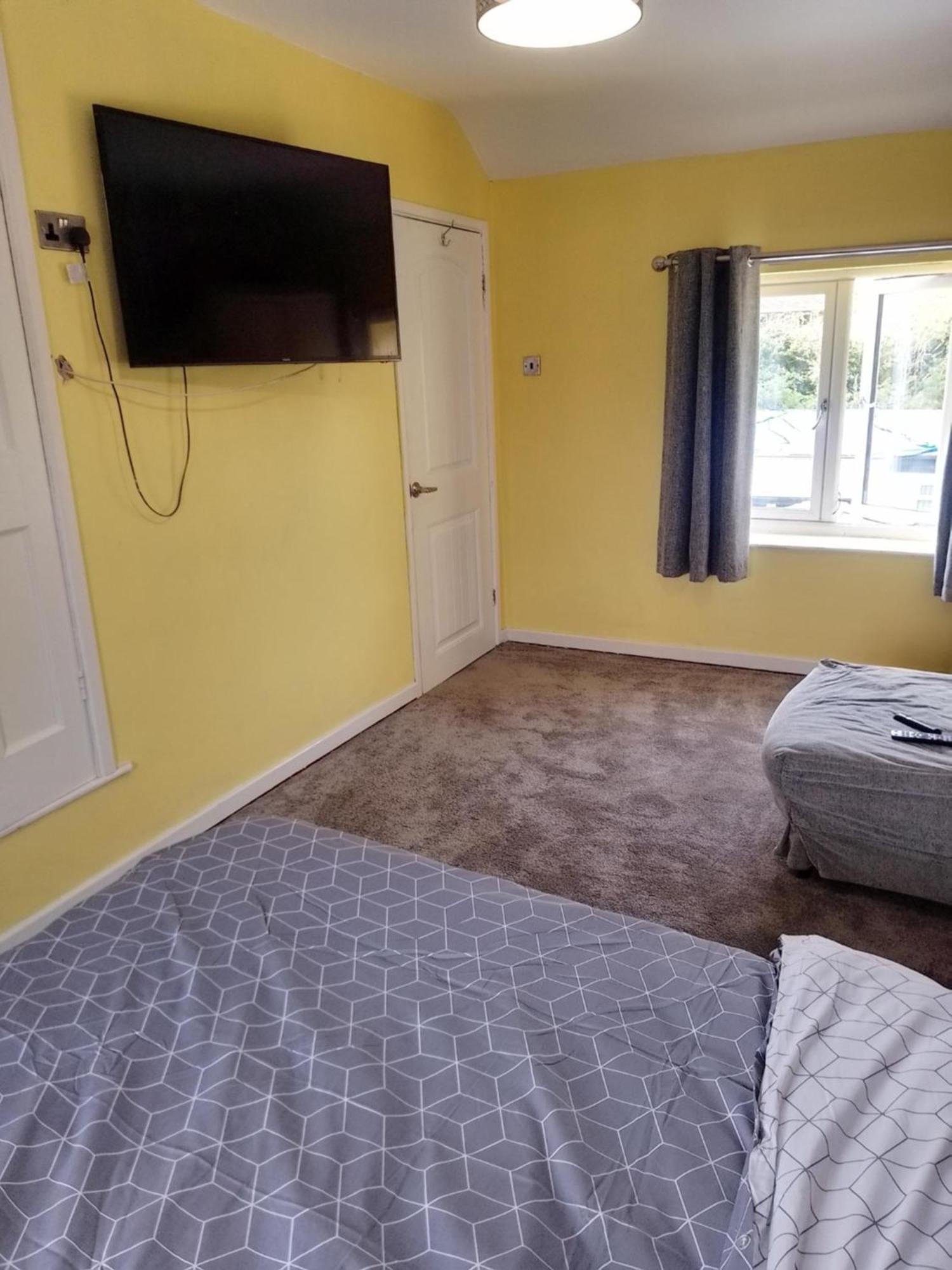 Accomadation Wrexham Esterno foto