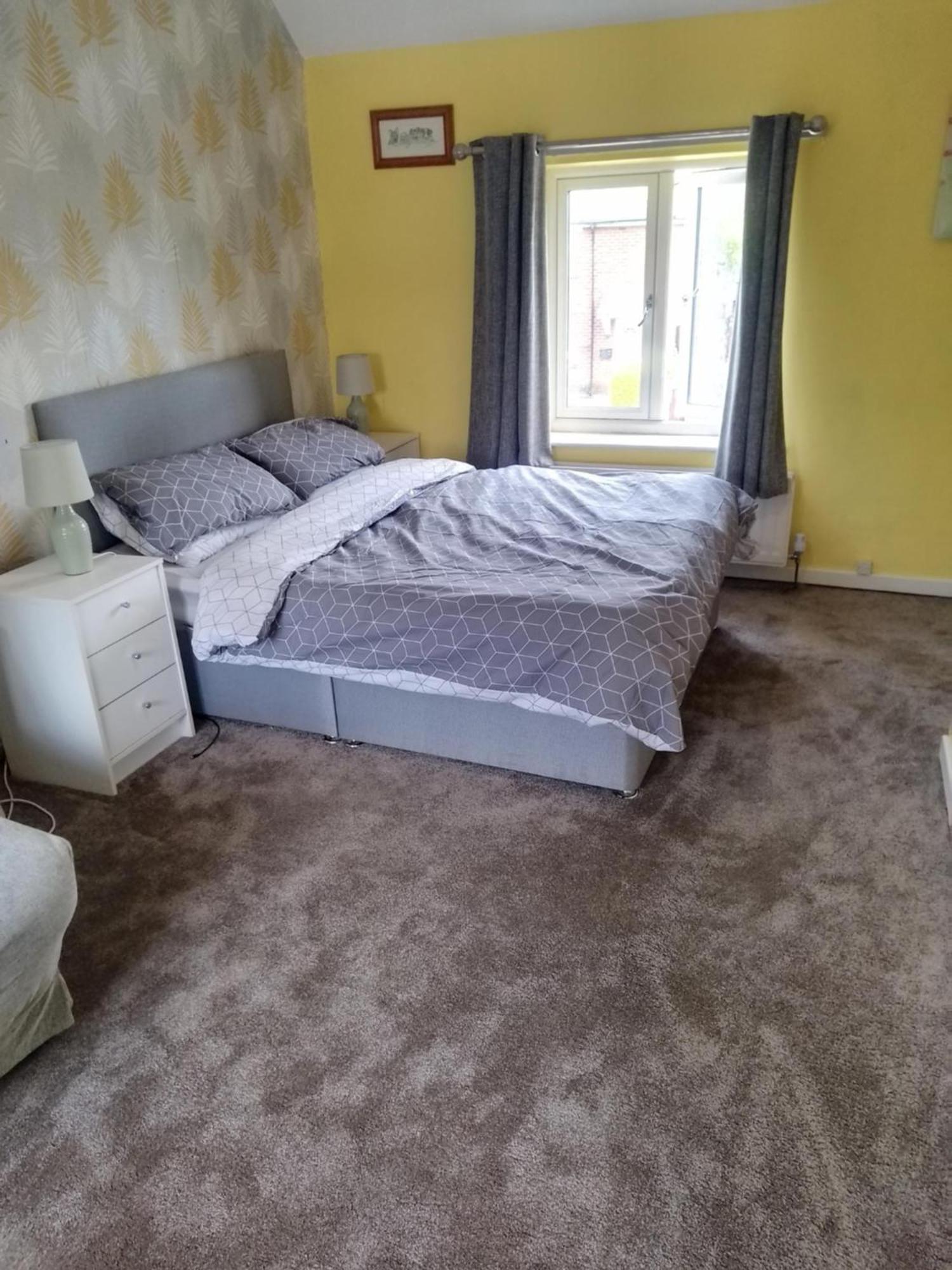 Accomadation Wrexham Esterno foto