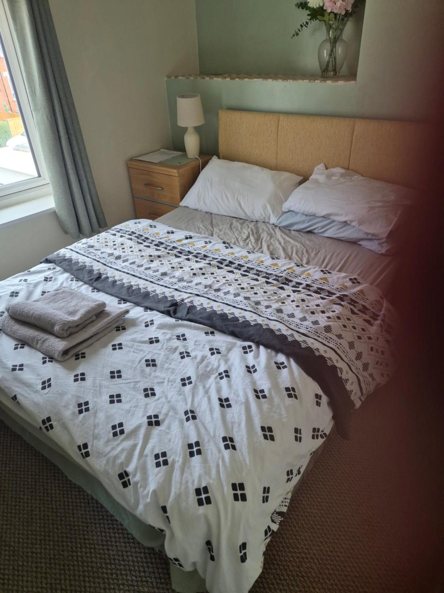 Accomadation Wrexham Esterno foto