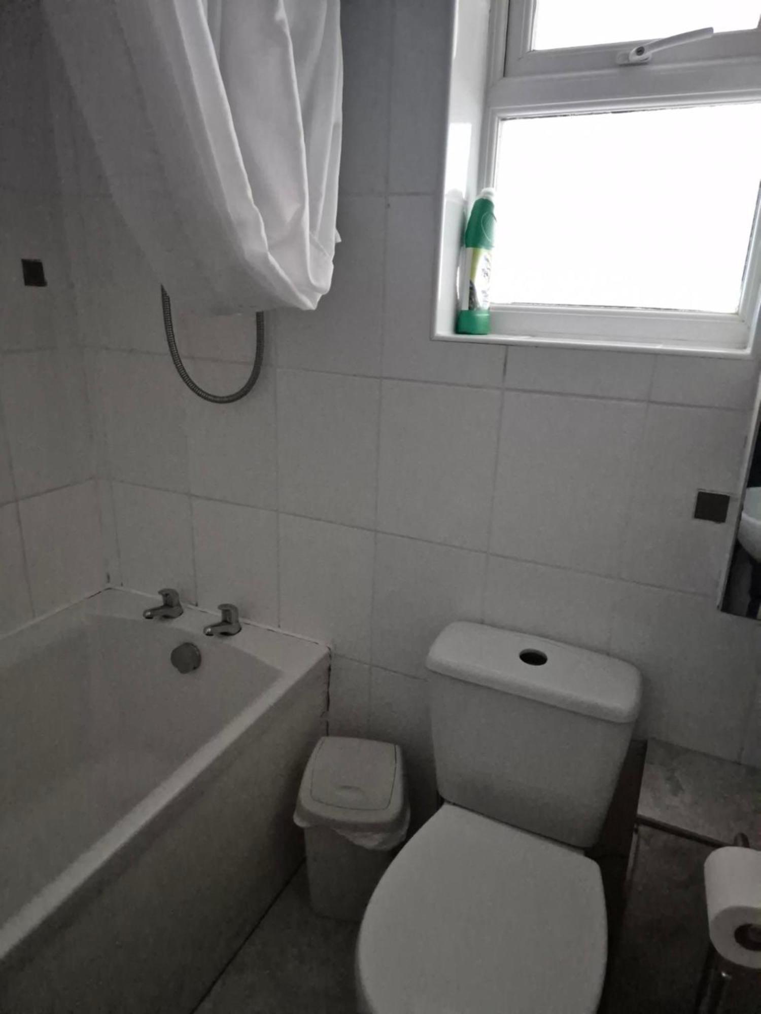 Accomadation Wrexham Esterno foto
