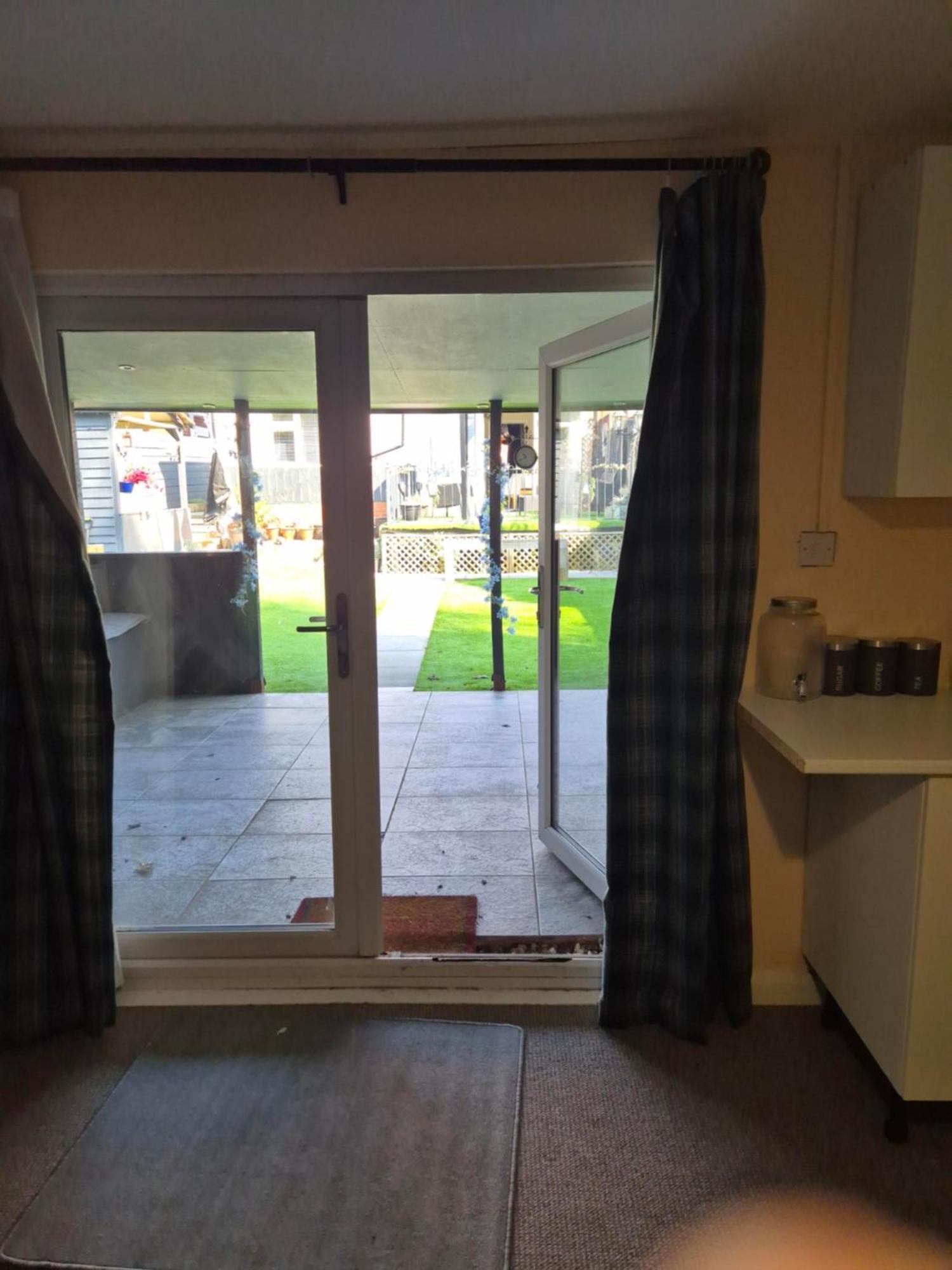 Accomadation Wrexham Esterno foto