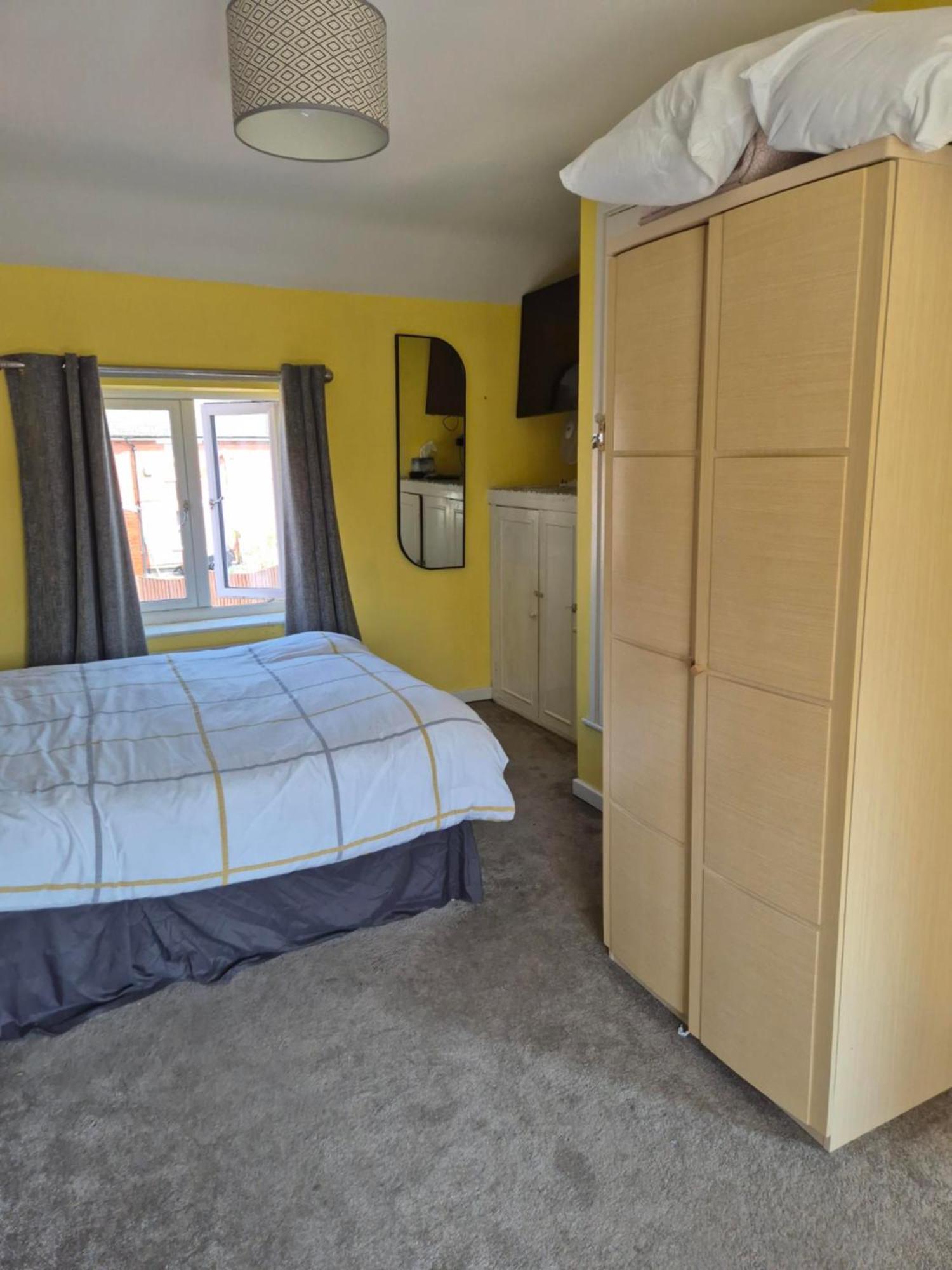 Accomadation Wrexham Esterno foto