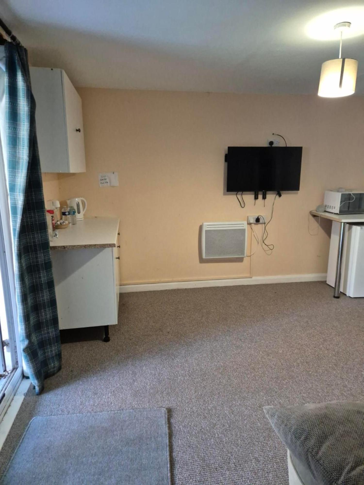 Accomadation Wrexham Esterno foto