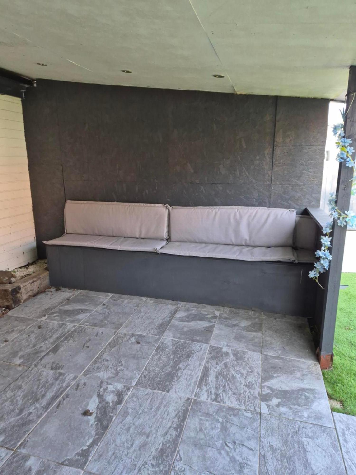 Accomadation Wrexham Esterno foto