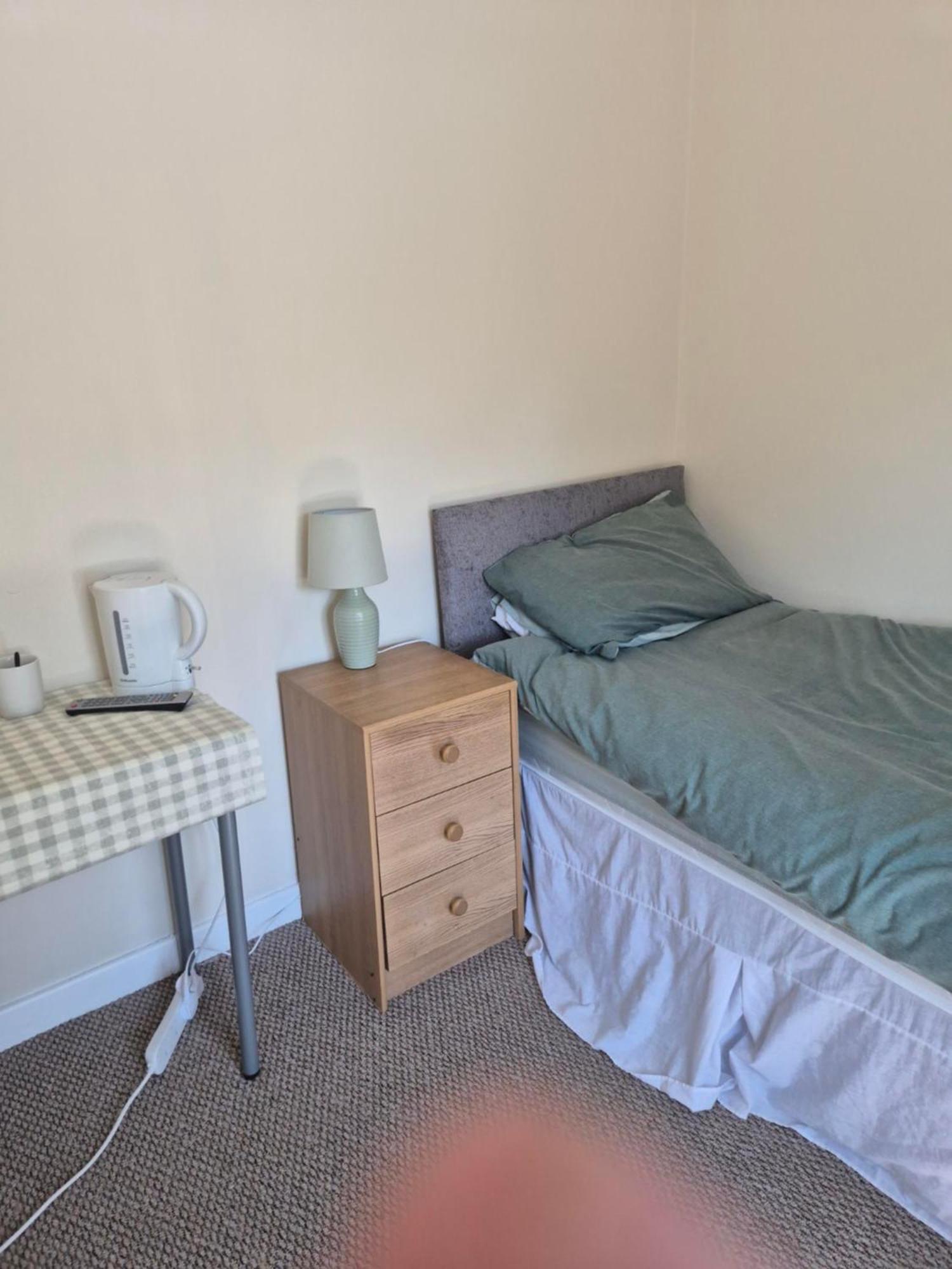 Accomadation Wrexham Esterno foto