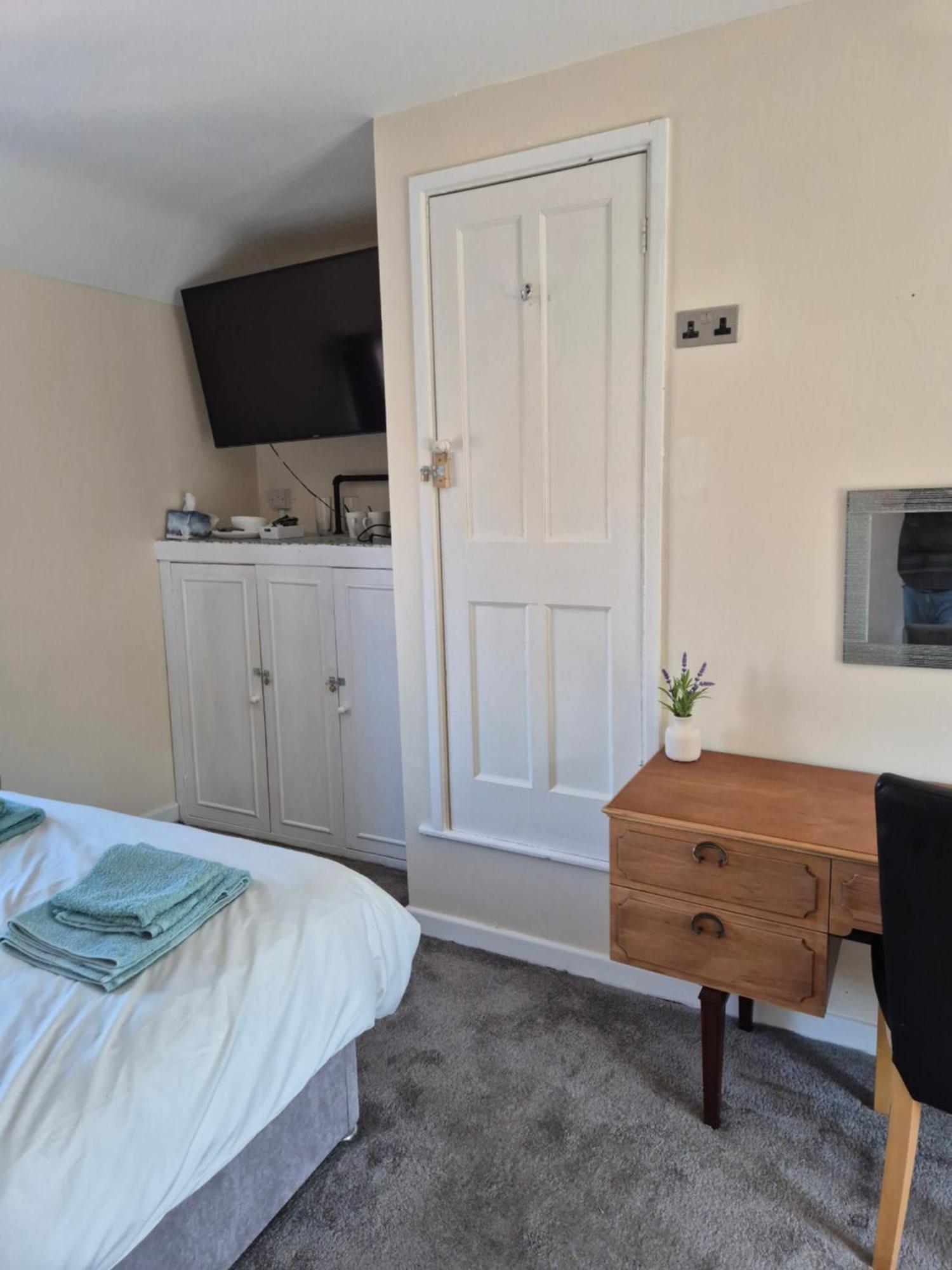 Accomadation Wrexham Esterno foto